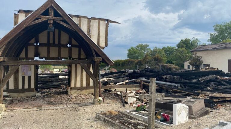 Consternation et tristesse après l’incendie de l’église à pans de bois de Drosnay