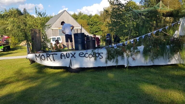 En Corrèze, une banderole « Mort aux écolos » d’une fête de village fait polémique