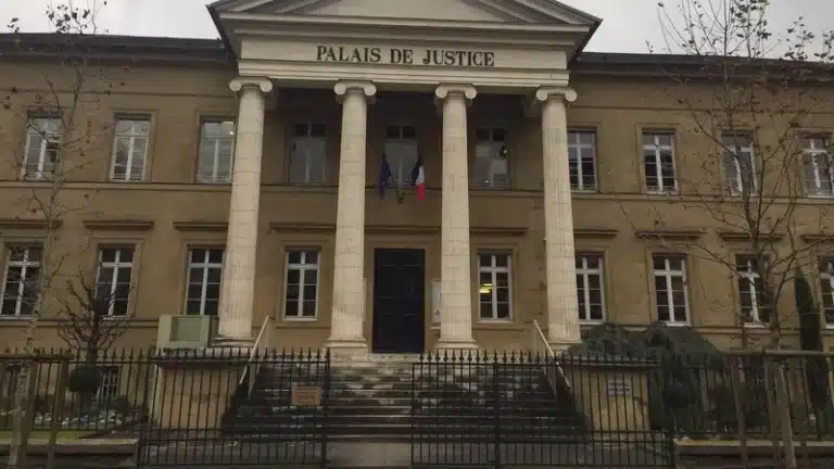 Drame familial en Corrèze : un père de famille frappé mortellement au marteau, son fils déféré devant le juge